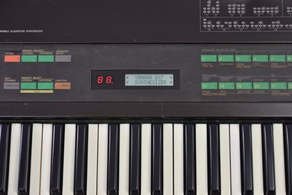 Yamaha-DX7 with voice ROM, needing service